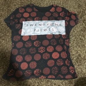 💘4/$15 Twenty One Pilots tee